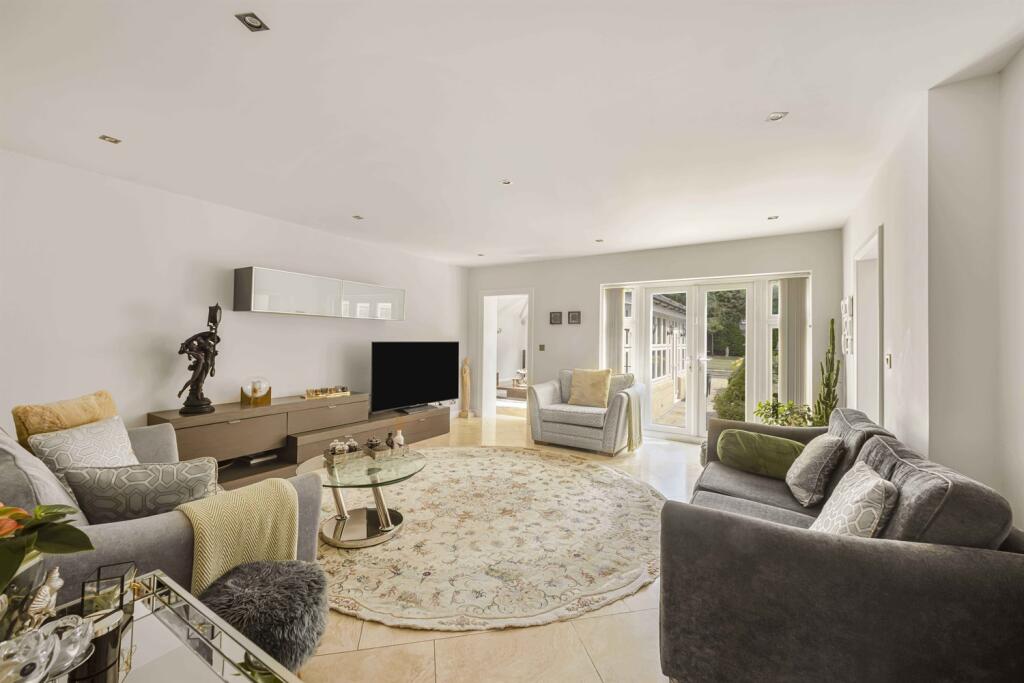 6 bedroom detached house for sale in Bow Green Road, Bowdon, Altrincham, WA14